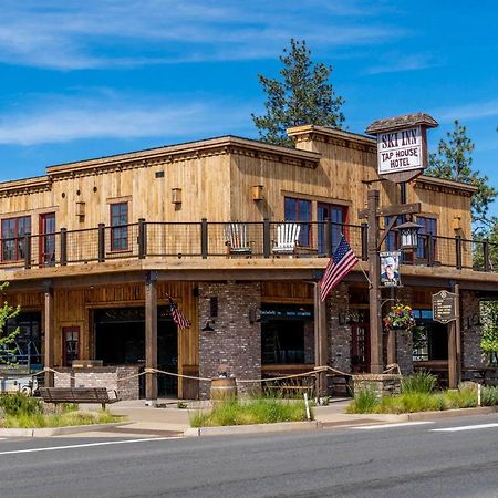 Ski Inn Taphouse Hotel Sisters Exterior photo